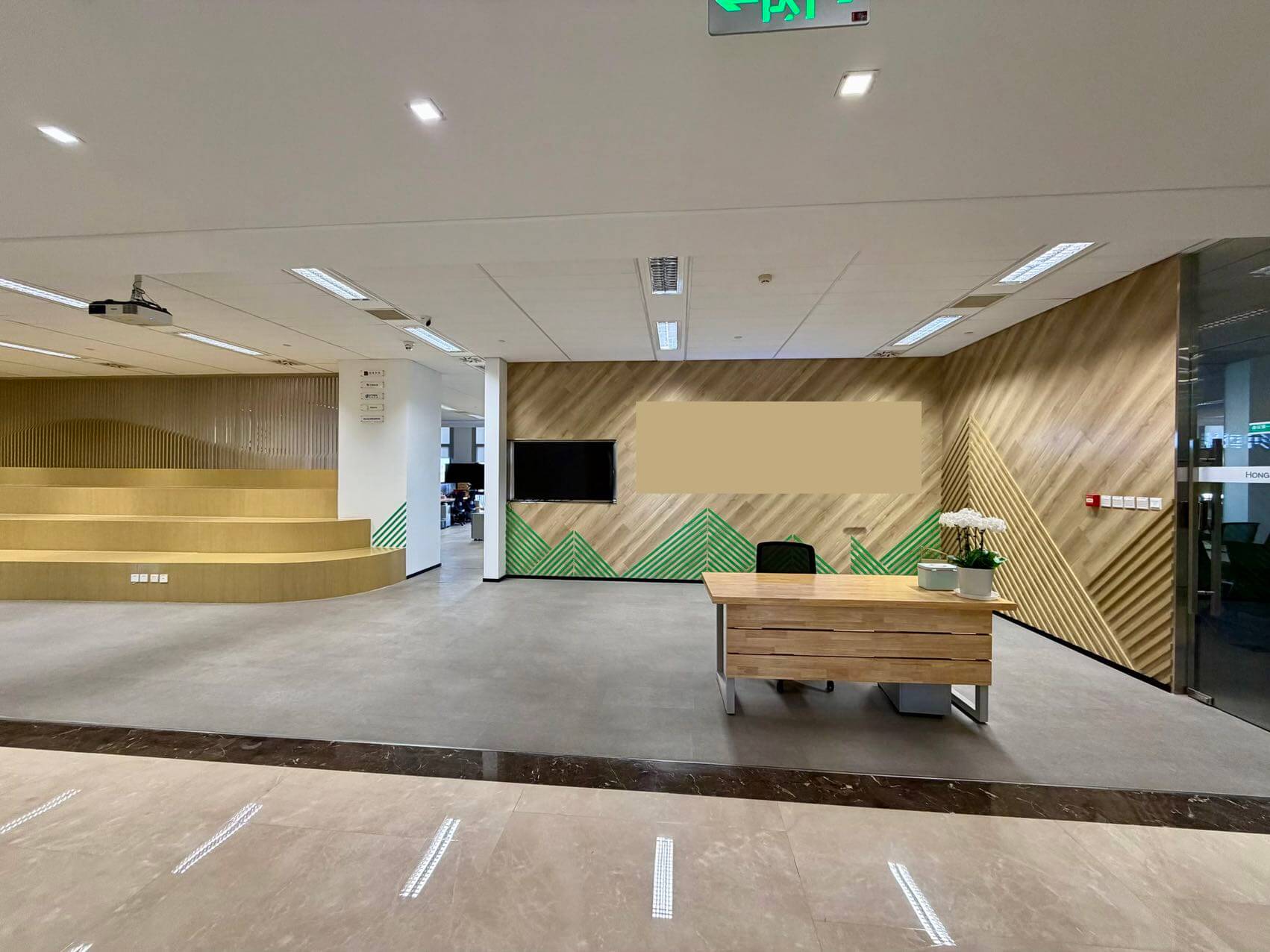 东湖国际中心 1500平米办公室 4.5元/天/平米